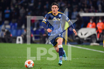 2022-02-24 - Napoli's midfielder Eljif Elmas in action  - SSC NAPOLI VS FC BARCELLONA - UEFA EUROPA LEAGUE - SOCCER