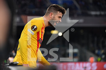 2022-02-24 - Barcelona's defender Gerard Pique jubilates after scoring the 1-3 goal - SSC NAPOLI VS FC BARCELLONA - UEFA EUROPA LEAGUE - SOCCER