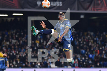 2022-02-24 - Napoli's forward Victor Osimhen control the ball  - SSC NAPOLI VS FC BARCELLONA - UEFA EUROPA LEAGUE - SOCCER