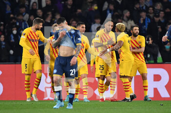 2022-02-24 - Barcelona's forward Pierre-Emerick Aubameyang celebrates with teammates after scoring the 1-4 goal  - SSC NAPOLI VS FC BARCELLONA - UEFA EUROPA LEAGUE - SOCCER