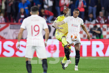 2022-02-17 - Kevin Theophile-Catherine of Dinamo Zagreb and Anthony Martial of Sevilla FC during the UEFA Europa League, Play-off, 1st leg football match between Sevilla FC and Dinamo Zagreb on February 17, 2022 at Ramon Sanchez-Pizjuan stadium in Sevilla, Spain - SEVILLA FC VS DINAMO ZAGREB - UEFA EUROPA LEAGUE - SOCCER
