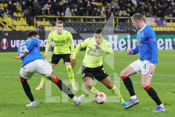 2022-02-17 - Donyell Malen of Borussia Dortmund and Connor Goldson, John Lundstram of Rangers during the UEFA Europa League, Play-off, 1st leg football match between Borussia Dortmund and Glasgow Rangers on February 17, 2022 at Signal Iduna Park in Dortmund, Germany - BORUSSIA DORTMUND VS GLASGOW RANGERS - UEFA EUROPA LEAGUE - SOCCER