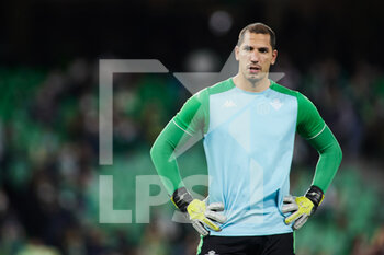 2022-02-24 - Joel Robles of Real Betis warms up during the UEFA Europa League, Play-off, 2nd leg football match between Real Betis and Zenit on February 24, 2022 at Ramon Sanchez-Pizjuan stadium in Sevilla, Spain - REAL BETIS VS ZENIT - UEFA EUROPA LEAGUE - SOCCER