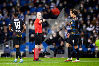 2022-02-24 - Referee's Anthony Taylor during the UEFA Europa League, Play-off, 2nd leg football match between Real Sociedad and RB Leipzig on February 24, 2022 at Anoeta stadium in San Sebastian, Spain - REAL SOCIEDAD VS RB LEIPZIG - UEFA EUROPA LEAGUE - SOCCER