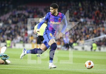 2022-03-10 - Ronald Araujo of Barcelona during the UEFA Europa League, Round of 16, 1st leg football match between FC Barcelona and Galatasaray on March 10, 2022 at Camp Nou stadium in Barcelona, Spain - FC BARCELONA VS GALATASARAY - UEFA EUROPA LEAGUE - SOCCER