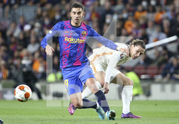 2022-03-10 - Ferran Torres of Barcelona, Taylan Antalyali of Galatasaray during the UEFA Europa League, Round of 16, 1st leg football match between FC Barcelona and Galatasaray on March 10, 2022 at Camp Nou stadium in Barcelona, Spain - FC BARCELONA VS GALATASARAY - UEFA EUROPA LEAGUE - SOCCER