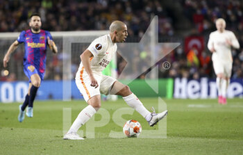 2022-03-10 - Sofiane Feghouli of Galatasaray during the UEFA Europa League, Round of 16, 1st leg football match between FC Barcelona and Galatasaray on March 10, 2022 at Camp Nou stadium in Barcelona, Spain - FC BARCELONA VS GALATASARAY - UEFA EUROPA LEAGUE - SOCCER