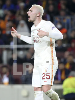 2022-03-10 - Victor Nelsson of Galatasaray during the UEFA Europa League, Round of 16, 1st leg football match between FC Barcelona and Galatasaray on March 10, 2022 at Camp Nou stadium in Barcelona, Spain - FC BARCELONA VS GALATASARAY - UEFA EUROPA LEAGUE - SOCCER