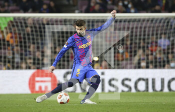 2022-03-10 - Gerard Pique of Barcelona during the UEFA Europa League, Round of 16, 1st leg football match between FC Barcelona and Galatasaray on March 10, 2022 at Camp Nou stadium in Barcelona, Spain - FC BARCELONA VS GALATASARAY - UEFA EUROPA LEAGUE - SOCCER