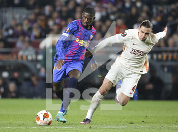 2022-03-10 - Ousmane Dembele of Barcelona, Taylan Antalyali of Galatasaray during the UEFA Europa League, Round of 16, 1st leg football match between FC Barcelona and Galatasaray on March 10, 2022 at Camp Nou stadium in Barcelona, Spain - FC BARCELONA VS GALATASARAY - UEFA EUROPA LEAGUE - SOCCER