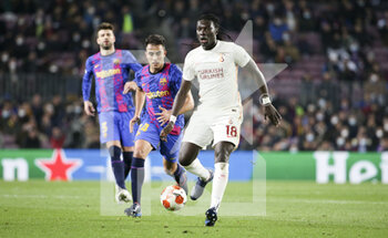 2022-03-10 - Bafetimbi Gomis of Galatasaray, Eric Garcia of Barcelona (left) during the UEFA Europa League, Round of 16, 1st leg football match between FC Barcelona and Galatasaray on March 10, 2022 at Camp Nou stadium in Barcelona, Spain - FC BARCELONA VS GALATASARAY - UEFA EUROPA LEAGUE - SOCCER