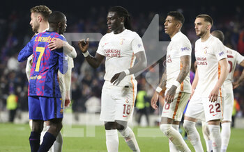 2022-03-10 - Bafetimbi Gomis of Galatasaray salutes Ousmane Dembele of Barcelona (left) while Patrick van Aanholt, Berkan Kutlu of Galatasaray look on during the UEFA Europa League, Round of 16, 1st leg football match between FC Barcelona and Galatasaray on March 10, 2022 at Camp Nou stadium in Barcelona, Spain - FC BARCELONA VS GALATASARAY - UEFA EUROPA LEAGUE - SOCCER