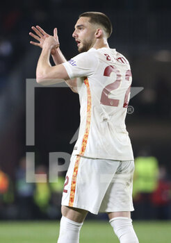 2022-03-10 - Berkan Kutlu of Galatasaray salutes the supporters following the UEFA Europa League, Round of 16, 1st leg football match between FC Barcelona and Galatasaray on March 10, 2022 at Camp Nou stadium in Barcelona, Spain - FC BARCELONA VS GALATASARAY - UEFA EUROPA LEAGUE - SOCCER