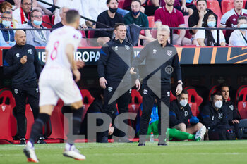 2022-03-10 - David Moyes, head coach of West Ham during the UEFA Europa League, round of 16, 1st leg football match between Sevilla FC and West Ham United on March 10, 2022 at Ramon Sanchez-Pizjuan stadium in Sevilla, Spain - SEVILLA FC VS WEST HAM UNITED - UEFA EUROPA LEAGUE - SOCCER