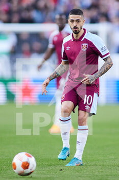 2022-03-10 - Manuel Lanzini of West Ham during the UEFA Europa League, round of 16, 1st leg football match between Sevilla FC and West Ham United on March 10, 2022 at Ramon Sanchez-Pizjuan stadium in Sevilla, Spain - SEVILLA FC VS WEST HAM UNITED - UEFA EUROPA LEAGUE - SOCCER