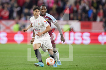 2022-03-10 - Oliver Torres of Sevilla FC during the UEFA Europa League, round of 16, 1st leg football match between Sevilla FC and West Ham United on March 10, 2022 at Ramon Sanchez-Pizjuan stadium in Sevilla, Spain - SEVILLA FC VS WEST HAM UNITED - UEFA EUROPA LEAGUE - SOCCER