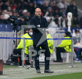 2022-03-17 - Coach Peter Bosz of Olympique Lyonnais during the UEFA Europa League, Round of 16, 2nd leg football match between Olympique Lyonnais (Lyon) and FC Porto on March 17, 2022 at Groupama stadium in Decines-Charpieu near Lyon, France - OLYMPIQUE LYONNAIS VS FC PORTO - UEFA EUROPA LEAGUE - SOCCER