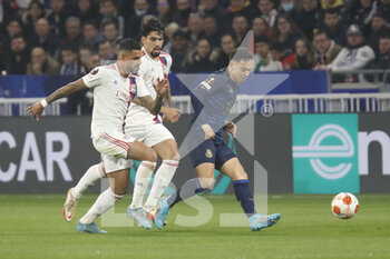 2022-03-17 - PEPE of Porto and EMERSON of Lyon and Lucas PAQUETA of Lyon during the UEFA Europa League, Round of 16, 2nd leg football match between Olympique Lyonnais (Lyon) and FC Porto on March 17, 2022 at Groupama stadium in Decines-Charpieu near Lyon, France - OLYMPIQUE LYONNAIS (LYON, OL) VS FC PORTO - UEFA EUROPA LEAGUE - SOCCER