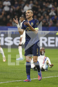 2022-03-17 - PEPE of Porto during the UEFA Europa League, Round of 16, 2nd leg football match between Olympique Lyonnais (Lyon) and FC Porto on March 17, 2022 at Groupama stadium in Decines-Charpieu near Lyon, France - OLYMPIQUE LYONNAIS (LYON, OL) VS FC PORTO - UEFA EUROPA LEAGUE - SOCCER