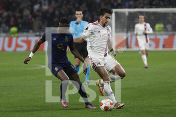 2022-03-17 - Lucas PAQUETA of Lyon and Chancel MBEMBA of Porto during the UEFA Europa League, Round of 16, 2nd leg football match between Olympique Lyonnais (Lyon) and FC Porto on March 17, 2022 at Groupama stadium in Decines-Charpieu near Lyon, France - OLYMPIQUE LYONNAIS (LYON, OL) VS FC PORTO - UEFA EUROPA LEAGUE - SOCCER