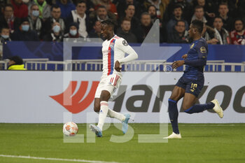 2022-03-17 - Tino KADEWERE of Lyon and ZAIDU of Porto during the UEFA Europa League, Round of 16, 2nd leg football match between Olympique Lyonnais (Lyon) and FC Porto on March 17, 2022 at Groupama stadium in Decines-Charpieu near Lyon, France - OLYMPIQUE LYONNAIS (LYON, OL) VS FC PORTO - UEFA EUROPA LEAGUE - SOCCER