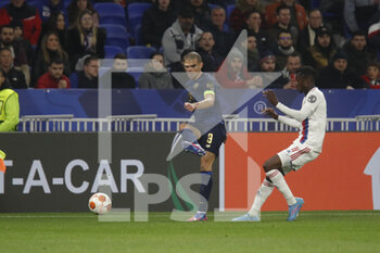 2022-03-17 - PEPE of Porto and Tino KADEWERE of Lyon during the UEFA Europa League, Round of 16, 2nd leg football match between Olympique Lyonnais (Lyon) and FC Porto on March 17, 2022 at Groupama stadium in Decines-Charpieu near Lyon, France - OLYMPIQUE LYONNAIS (LYON, OL) VS FC PORTO - UEFA EUROPA LEAGUE - SOCCER
