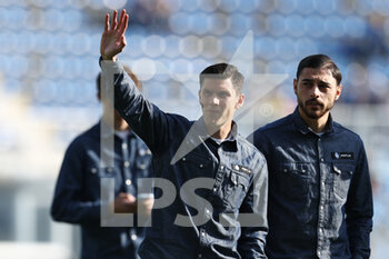 2022-04-14 - Matteo Pessina (Atalanta BC) greets fans - ATALANTA BC VS RB LIPSIA - UEFA EUROPA LEAGUE - SOCCER