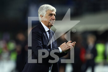 2022-04-14 - Gian Piero Gasperini (Atalanta BC) greets fans - ATALANTA BC VS RB LIPSIA - UEFA EUROPA LEAGUE - SOCCER