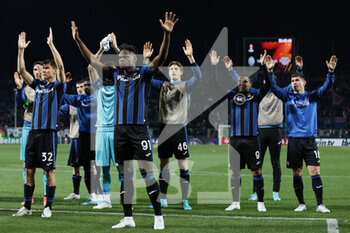 2022-04-14 - Atalanta BC players greet the supporters after the defeat - ATALANTA BC VS RB LIPSIA - UEFA EUROPA LEAGUE - SOCCER