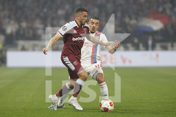 2022-04-14 - Pablo FORMAIS of West Ham United and Malo GUSTO of Lyon during the UEFA Europa League, Quarter-finals, 2nd leg football match between Olympique Lyonnais (Lyon) and West Ham United on April 14, 2022 at Groupama stadium in Decines-Charpieu near Lyon, France - OLYMPIQUE LYONNAIS (LYON) VS WEST HAM UNITED - UEFA EUROPA LEAGUE - SOCCER