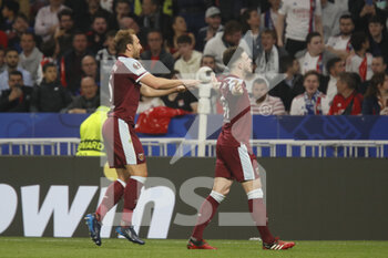 2022-04-14 - Declan RICE of West Ham United celebrate score a goal and Craig DAWSON of West Ham United during the UEFA Europa League, Quarter-finals, 2nd leg football match between Olympique Lyonnais (Lyon) and West Ham United on April 14, 2022 at Groupama stadium in Decines-Charpieu near Lyon, France - OLYMPIQUE LYONNAIS (LYON) VS WEST HAM UNITED - UEFA EUROPA LEAGUE - SOCCER