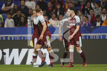 2022-04-14 - Declan RICE of West Ham United and Craig DAWSON of West Ham United celebrate score a goal and Craig DAWSON of West Ham United during the UEFA Europa League, Quarter-finals, 2nd leg football match between Olympique Lyonnais (Lyon) and West Ham United on April 14, 2022 at Groupama stadium in Decines-Charpieu near Lyon, France - OLYMPIQUE LYONNAIS (LYON) VS WEST HAM UNITED - UEFA EUROPA LEAGUE - SOCCER