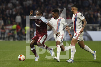 2022-04-14 - Michail ANTONIO of West Ham United and Thiago MENDES of Lyon and EMERSON of Lyon during the UEFA Europa League, Quarter-finals, 2nd leg football match between Olympique Lyonnais (Lyon) and West Ham United on April 14, 2022 at Groupama stadium in Decines-Charpieu near Lyon, France - OLYMPIQUE LYONNAIS (LYON) VS WEST HAM UNITED - UEFA EUROPA LEAGUE - SOCCER