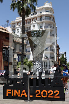 2022-05-18 - A replica of the UEFA Europa League trophy is displayed in the streets of Sevilla - UEFA EUROPA LEAGUE 2022 FINAL - EINTRACHT VS RANGERS - UEFA EUROPA LEAGUE - SOCCER