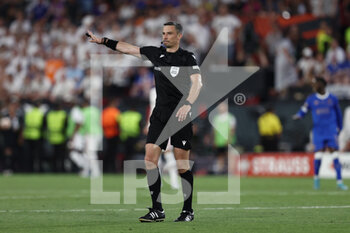 2022-05-18 - The referee Slavko Vincic gestures - UEFA EUROPA LEAGUE 2022 FINAL - EINTRACHT VS RANGERS - UEFA EUROPA LEAGUE - SOCCER