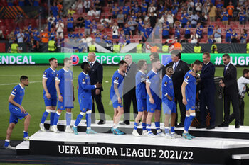2022-05-18 - Aleksander Čeferin gives the 2nd place medal to Rangers FC players - UEFA EUROPA LEAGUE 2022 FINAL - EINTRACHT VS RANGERS - UEFA EUROPA LEAGUE - SOCCER