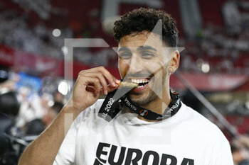 2022-05-18 - Aymen Barkok (Eintracht Frankfurt) celebrates kissing the medal - UEFA EUROPA LEAGUE 2022 FINAL - EINTRACHT VS RANGERS - UEFA EUROPA LEAGUE - SOCCER