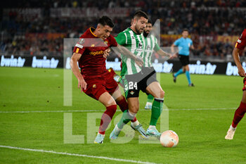 06/10/2022 - Roger Ibanez (AS Roma) Aitor Rubia (Real Betis) during the UEFA Europa League 2022-2023 football match between AS Roma and Real Betis at The Olympic Stadium in Rome on September 15, 2022. - AS ROMA VS REAL BETIS - UEFA EUROPA LEAGUE - CALCIO