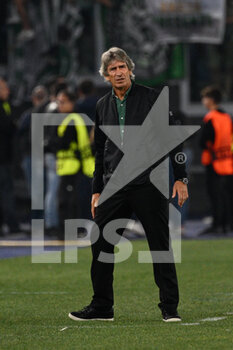 06/10/2022 - Manuel Pellegrini coach of Real Betis during the UEFA Europa League 2022-2023 football match between AS Roma and Real Betis at The Olympic Stadium in Rome on September 15, 2022. - AS ROMA VS REAL BETIS - UEFA EUROPA LEAGUE - CALCIO