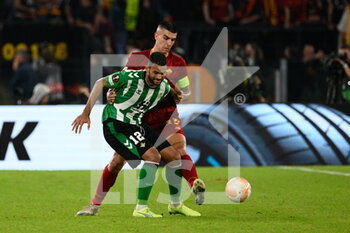 06/10/2022 - Willian José (Real Betis) Gianluca Mancini (AS Roma) during the UEFA Europa League 2022-2023 football match between AS Roma and Real Betis at The Olympic Stadium in Rome on September 15, 2022. - AS ROMA VS REAL BETIS - UEFA EUROPA LEAGUE - CALCIO