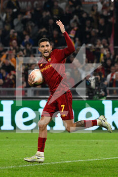 2022-11-03 - Lorenzo Pellegrini (AS Roma) celebrates after scoring the goal 1-1 during the UEFA Europa League 2022-2023 football match between AS Roma and PFC Ludogorets at The Olympic Stadium in Rome on November 03, 2022. - AS ROMA VS PFC LUDOGORETS - UEFA EUROPA LEAGUE - SOCCER