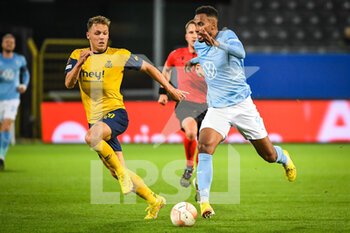 2022-09-15 - Senne LYNEN of Royale Union Saint Gilloise and Isaac KIESE THELIN of Malmo during the UEFA Europa League, Group D football match between Royale Union Saint Gilloise and Malmo FF on September 15, 2022 at The King Power At Den Dreef Stadium in Louvain, Belgium - FOOTBALL - EUROPA LEAGUE - SAINT GILLOISE V MALMO - UEFA EUROPA LEAGUE - SOCCER