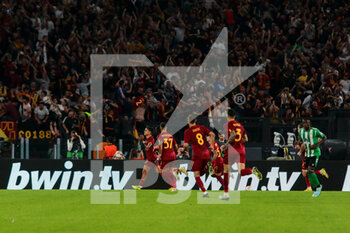06/10/2022 - Roma, Italy 6th October 2022: Paulo Dybala of AS Roma goal celebrations during the UEFA Europa League 202223 football match between AS Roma vs Real Betis at the Olimpico stadium - UEFA EUROPA LEAGUE 2022/23 FOOTBALL MATCH AS ROMA VS REAL BETIS - UEFA EUROPA LEAGUE - CALCIO