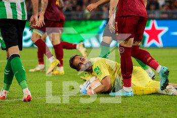 06/10/2022 - Roma, Italy 6th October 2022: Claudio Bravo of Real Betis Balompié gestures during the UEFA Europa League 202223 football match between AS Roma vs Real Betis at the Olimpico stadium - UEFA EUROPA LEAGUE 2022/23 FOOTBALL MATCH AS ROMA VS REAL BETIS - UEFA EUROPA LEAGUE - CALCIO