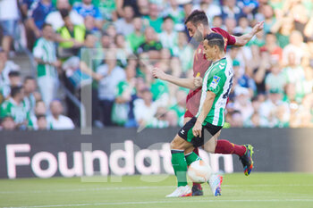 2022-10-13 - Lorenzo Pellegrini of AS Roma and Andres Guardado of Real Betis during the UEFA Europa League, Group C football match between Real Betis and AS Roma on October 13, 2022 at Benito Villamarin Stadium in Sevilla, Spain - FOOTBALL - EUROPA LEAGUE - REAL BETIS V AS ROMA - UEFA EUROPA LEAGUE - SOCCER