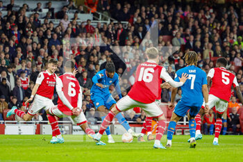 2022-10-20 - Noni Madueke (10) of PSV Eindhoven shoots during the UEFA Europa League, Group A football match between Arsenal and PSV Eindhoven on October 20, 2022 at the Emirates Stadium in London, England - FOOTBALL - EUROPA LEAGUE - ARSENAL V PSV - UEFA EUROPA LEAGUE - SOCCER