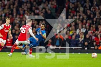 2022-10-20 - Cody Gakpo (11) of PSV Eindhoven brought down by Rob Holding (16) of Arsenal during the UEFA Europa League, Group A football match between Arsenal and PSV Eindhoven on October 20, 2022 at the Emirates Stadium in London, England - FOOTBALL - EUROPA LEAGUE - ARSENAL V PSV - UEFA EUROPA LEAGUE - SOCCER