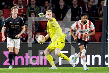 2022-10-27 - Aaron Ramsdale of Arsenal during the UEFA Europa League, Group A football match between PSV Eindhoven and Arsenal FC on October 27, 2022 at Philips Stadion in Eindhoven, Netherlands - FOOTBALL - EUROPA LEAGUE - PSV V ARSENAL - UEFA EUROPA LEAGUE - SOCCER