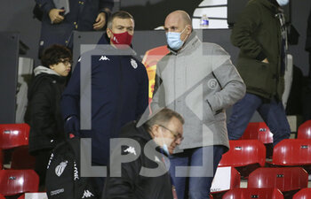 2022-01-02 - Philippe Clement of Belgium, newly appointed coach of AS Monaco (right) talks to Vice-President of AS Monaco Oleg Petrov during the French Cup, round of 32, football match between Quevilly Rouen Metropole (QRM) and AS Monaco (ASM) on January 2, 2022 at Stade Robert Diochon in Le Petit-Quevilly near Rouen, France - QUEVILLY ROUEN METROPOLE (QRM) VS AS MONACO (ASM) - FRENCH CUP - SOCCER