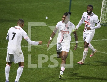 2022-01-03 - Presnel Kimpembe of PSG celebrates his goal with Kylian Mbappe and Georginio Wijnaldum during the French Cup, round of 32, football match between Vannes OC (Vannes Olympique Club) and Paris Saint-Germain (PSG) on January 3, 2022 at Stade de La Rabine in Vannes, France - VANNES OC (VANNES OLYMPIQUE CLUB) VS PARIS SAINT-GERMAIN (PSG) - FRENCH CUP - SOCCER